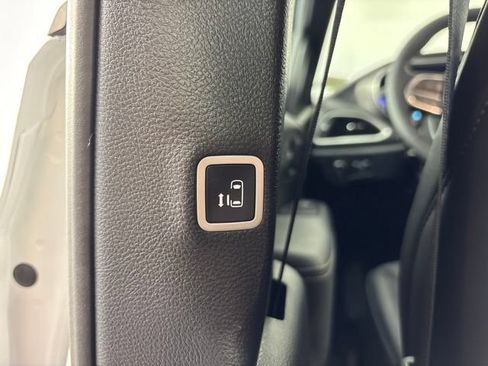 Used 2025 Chrysler Pacifica Select FWD image 21