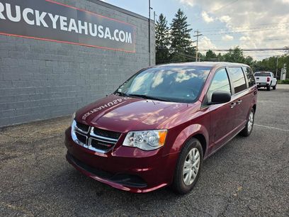 Used 2019 Dodge Grand Caravan SE w/ UConnect Hands-Free Group