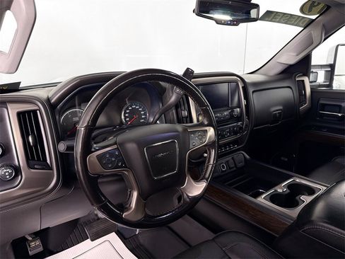 Used 2019 GMC Sierra 3500 Denali image 9
