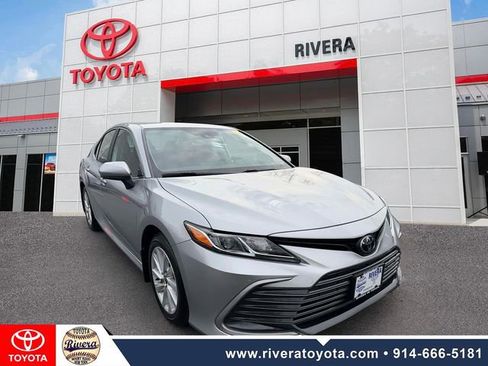 Used 2022 Toyota Camry LE w/ Carpet Mat Package (TMS) image 2