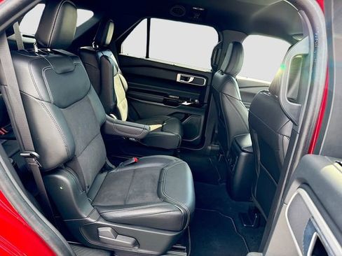Used 2022 Ford Explorer ST image 30