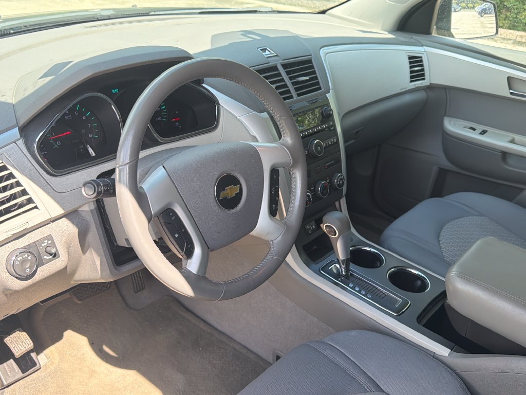 Used 2011 Chevrolet Traverse LS FWD image 5