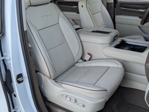 Used 2023 GMC Yukon XL Denali image 23