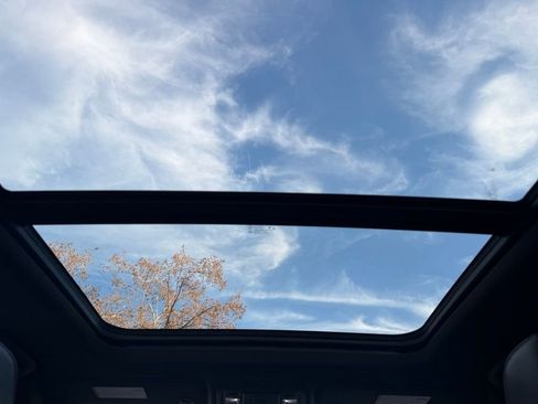 Used 2023 Cadillac Escalade Premium Luxury image 27