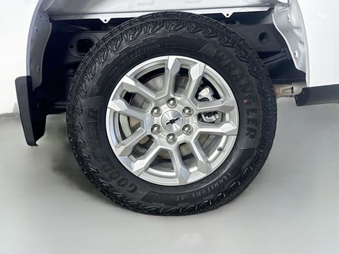 Used 2025 Chevrolet Silverado 1500 RST w/ Convenience Package II AWD/4WD image 32