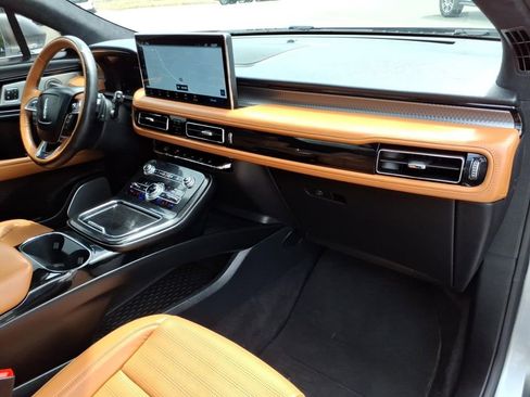 Used 2023 Lincoln Nautilus Black Label image 5