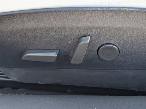 Used 2018 Tesla Model 3 Mid Range image 11