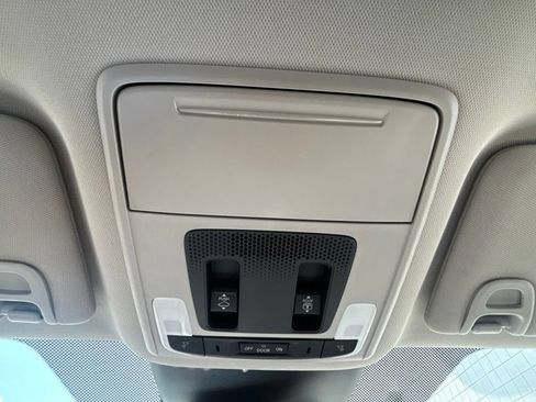 Used 2025 Honda Pilot Touring image 18