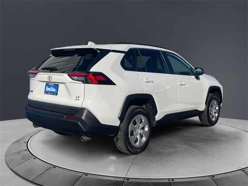 Used 2021 Toyota RAV4 LE image 5