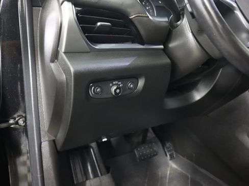 Used 2020 Chevrolet Traverse LT w/ Driver Confidence II Package AWD/4WD image 36