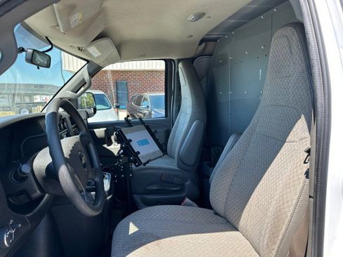Used 2021 Chevrolet Express 2500 RWD image 18