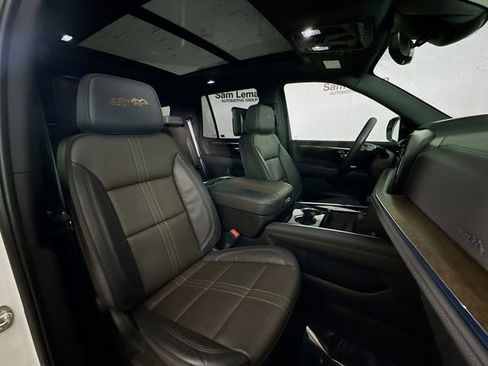 Used 2025 Chevrolet Tahoe High Country image 36