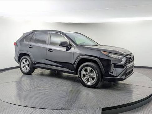 Used 2020 Toyota RAV4 LE w/ Phone Cable & Charge Package image 9