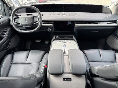 New 2025 Lincoln Navigator Reserve image 12