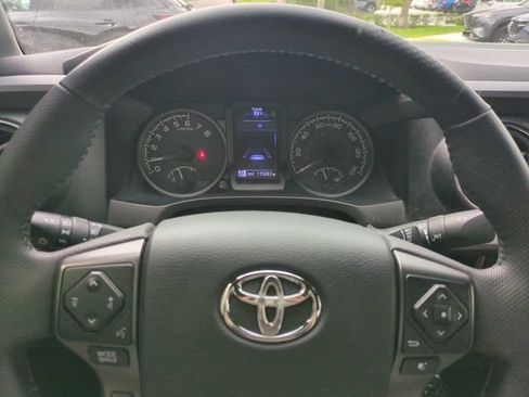 Used 2018 Toyota Tacoma TRD Off-Road AWD/4WD image 30