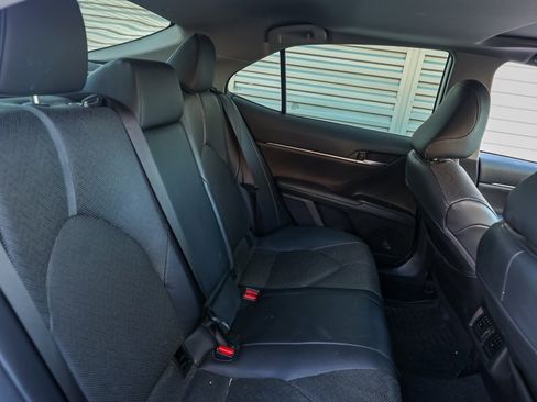 Used 2022 Toyota Camry XLE image 17