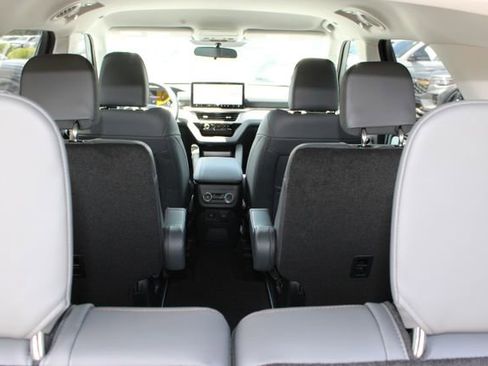 New 2026 Ford Explorer Active RWD image 10