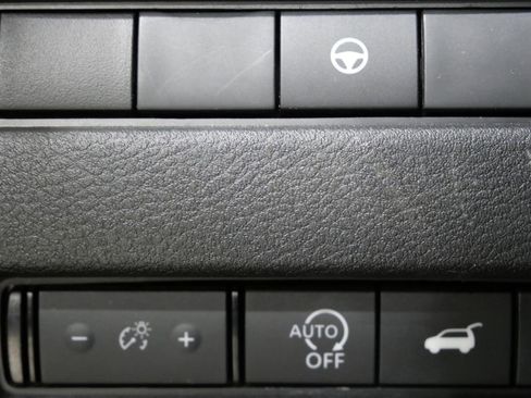 Used 2024 Nissan Rogue SV FWD image 14