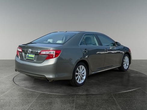Used 2012 Toyota Camry XLE w/ Leather Pkg FWD image 9