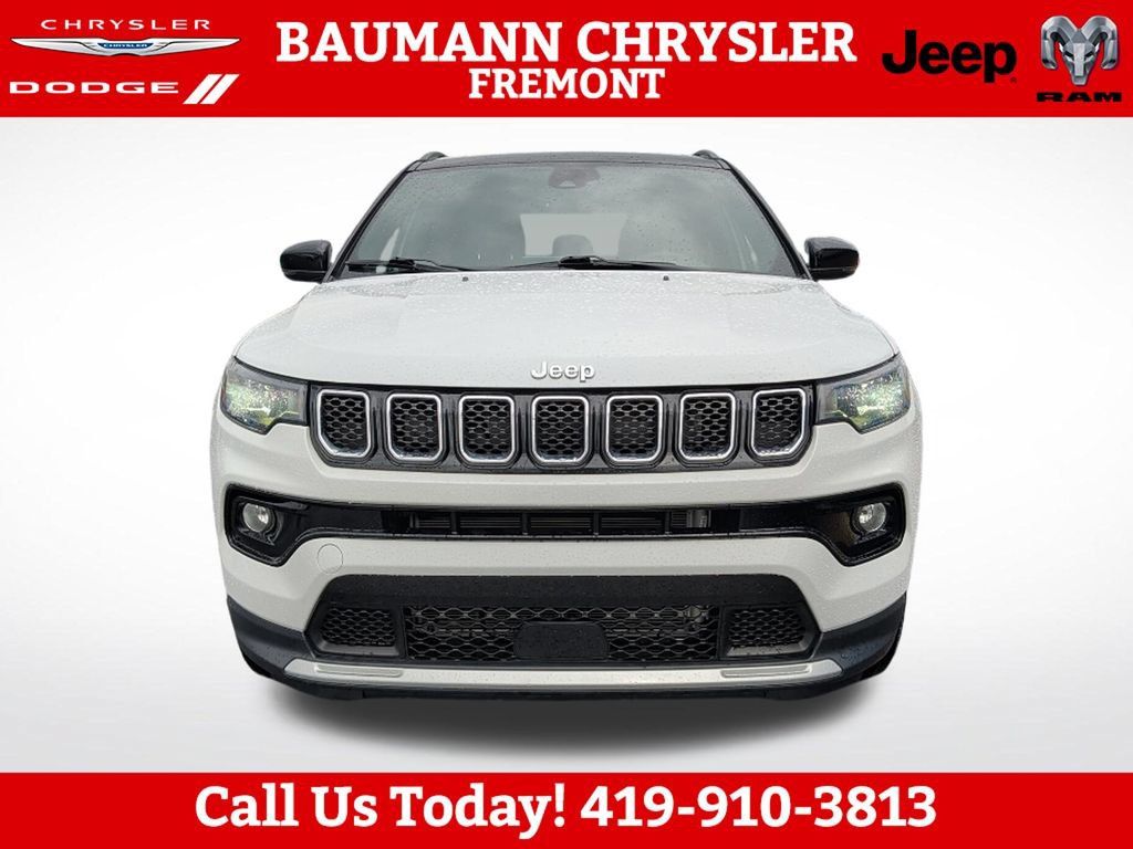 Used 2023 Jeep Compass Limited AWD/4WD image 2