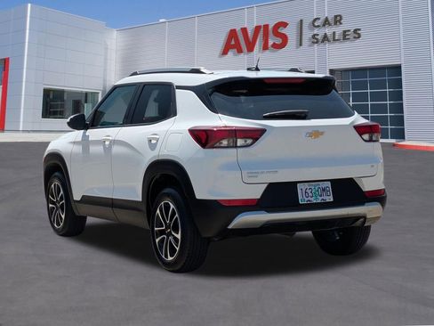 Used 2025 Chevrolet TrailBlazer LT AWD/4WD image 9