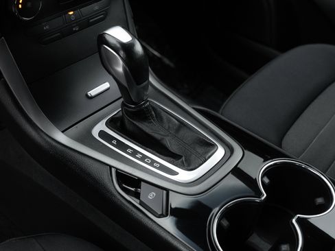 Used 2018 Ford Edge SE image 16