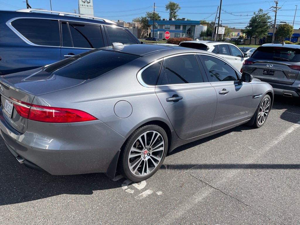 Used 2020 Jaguar XF Prestige RWD image 3