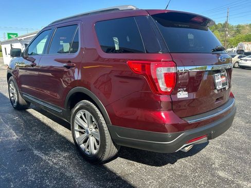 Used 2018 Ford Explorer XLT w/ Equipment Group 202A image 6