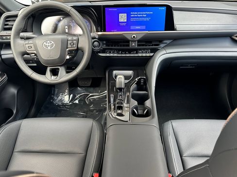 New 2025 Toyota Crown Signia image 15