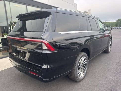 New 2025 Lincoln Navigator L Reserve image 3