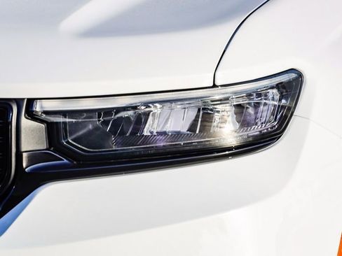 New 2025 Jeep Grand Cherokee Altitude image 5