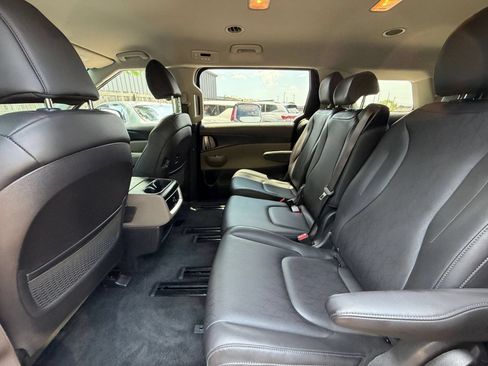 Used 2026 Kia Carnival FWD image 24