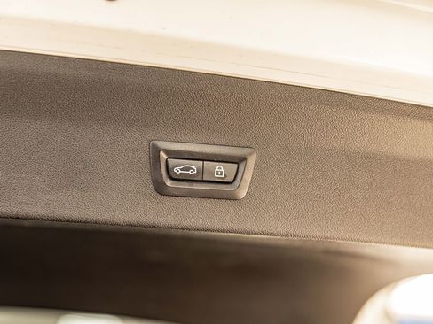 Used 2019 BMW X4 xDrive30i w/ Convenience Package image 18