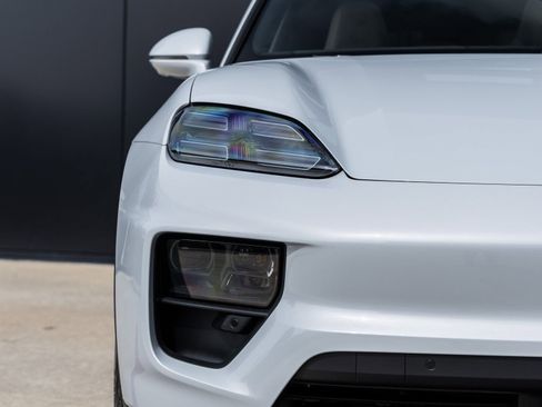 New 2025 Porsche Macan 4S Electric image 20