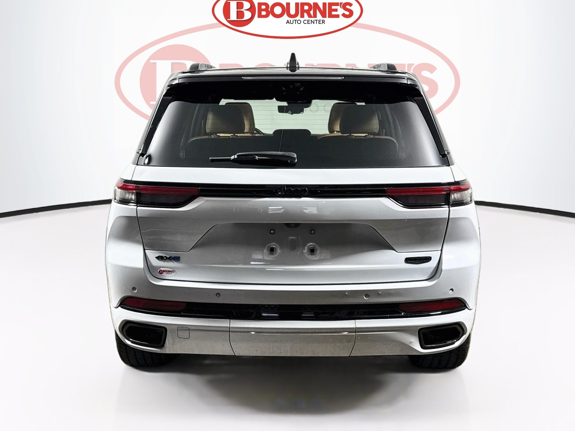 Used 2023 Jeep Grand Cherokee Summit w/ Advanced Protech Group IV AWD/4WD image 11
