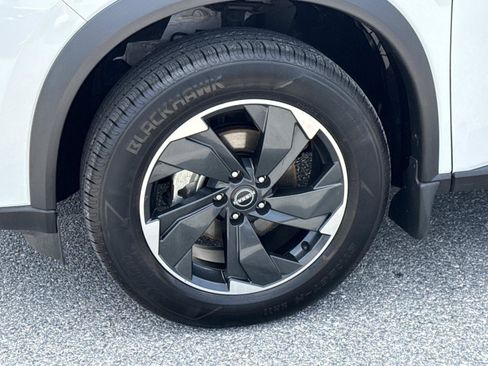 Used 2025 Nissan Rogue SV FWD image 30