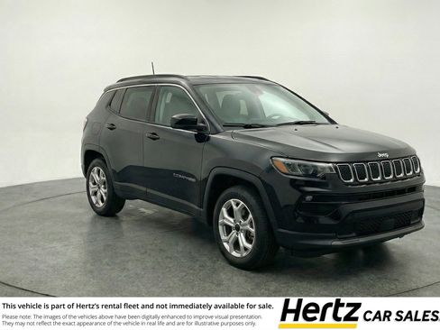 Used 2025 Jeep Compass Latitude image 1