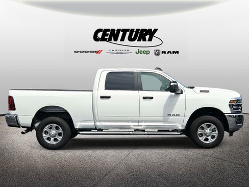 Used 2026 RAM 2500 Big Horn AWD/4WD image 2