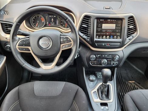Used 2017 Jeep Cherokee Latitude w/ Safety/Convenience Group AWD/4WD image 25