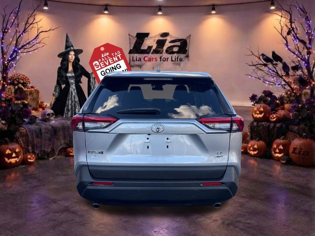 Used 2024 Toyota RAV4 LE AWD/4WD image 4
