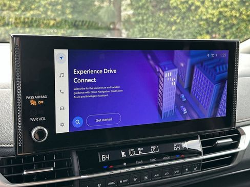 Used 2025 Toyota Sienna Limited image 17