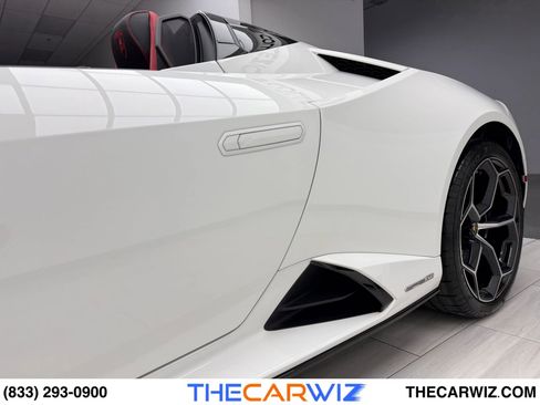 Used 2020 Lamborghini Huracan EVO image 15