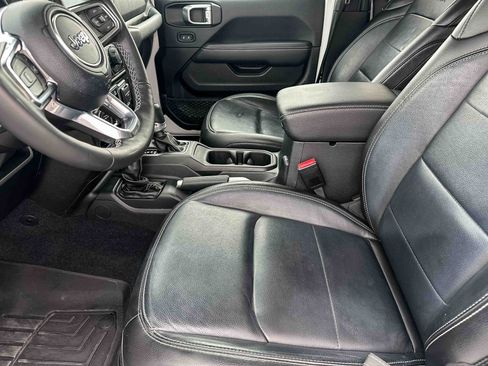 Used 2022 Jeep Wrangler Unlimited Sahara w/ Cold Weather Group image 13