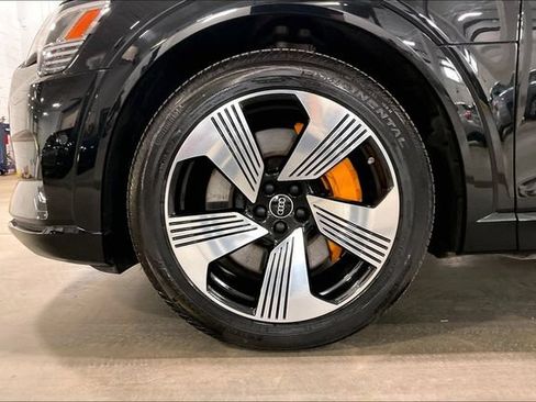 Certified 2023 Audi e-tron Premium Plus w/ Premium Plus Package AWD/4WD image 9