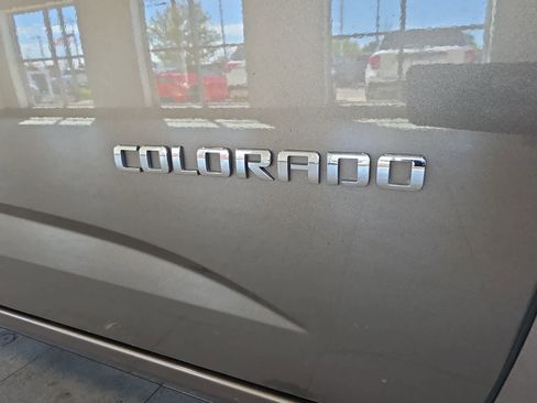 Used 2016 Chevrolet Colorado Z71 AWD/4WD image 5