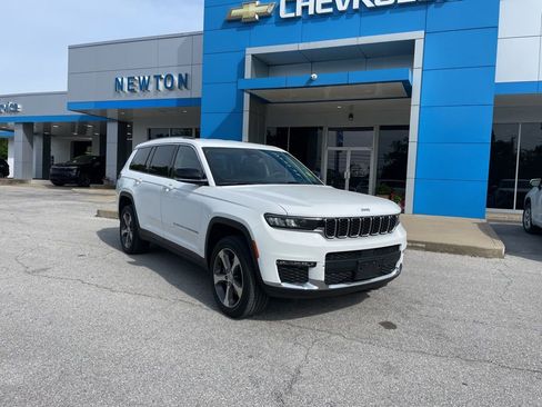 Used 2023 Jeep Grand Cherokee L Limited AWD/4WD image 2