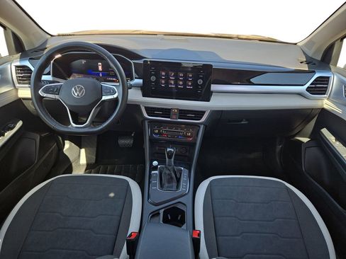 Used 2025 Volkswagen Taos SE FWD image 9