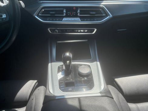 Used 2022 BMW X5 xDrive40i w/ Premium Package image 11