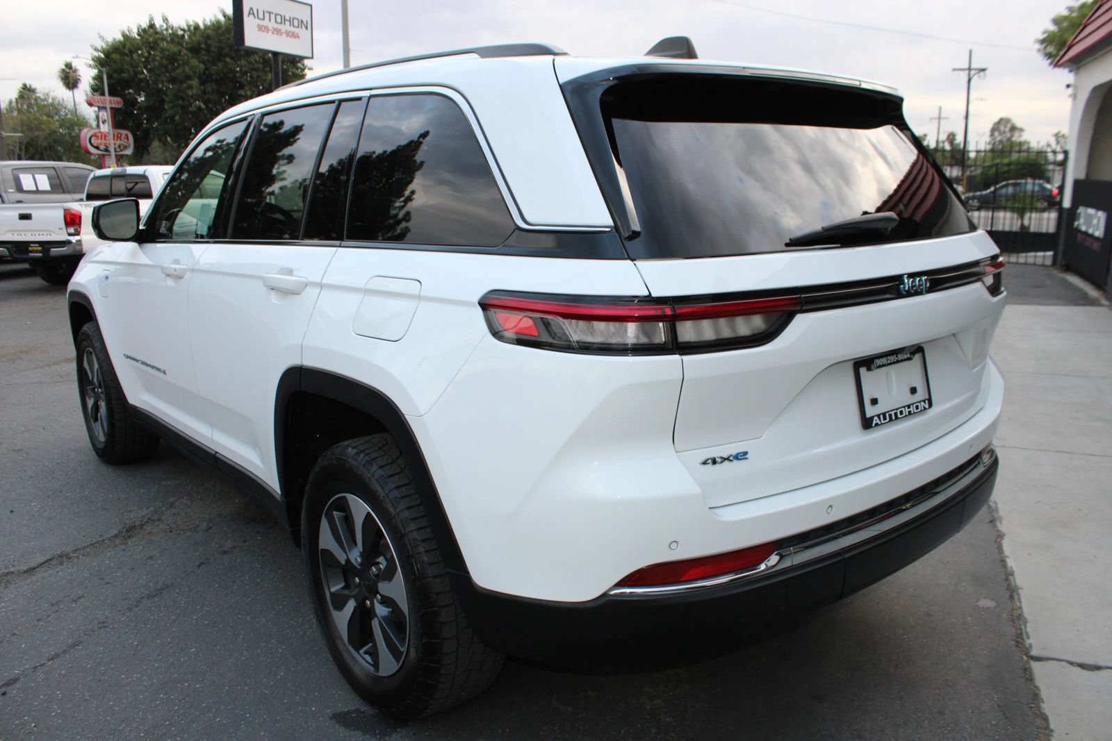 Used 2022 Jeep Grand Cherokee Limited 4xe AWD/4WD image 35