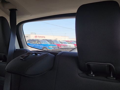 Used 2025 Nissan Pathfinder SV AWD/4WD image 18